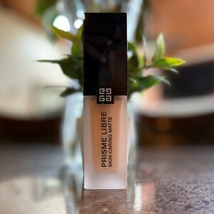 Givenchy Prisme Libre Skin-Caring Matte Foundation 2-W110